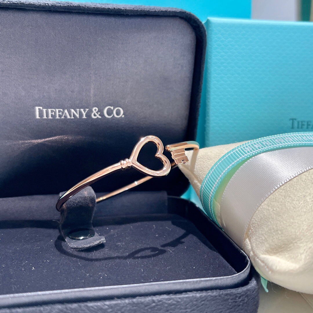T*f*ny bracelet