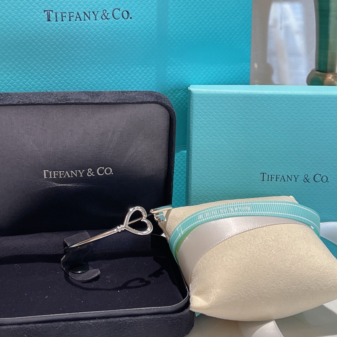 T*f*ny bracelet