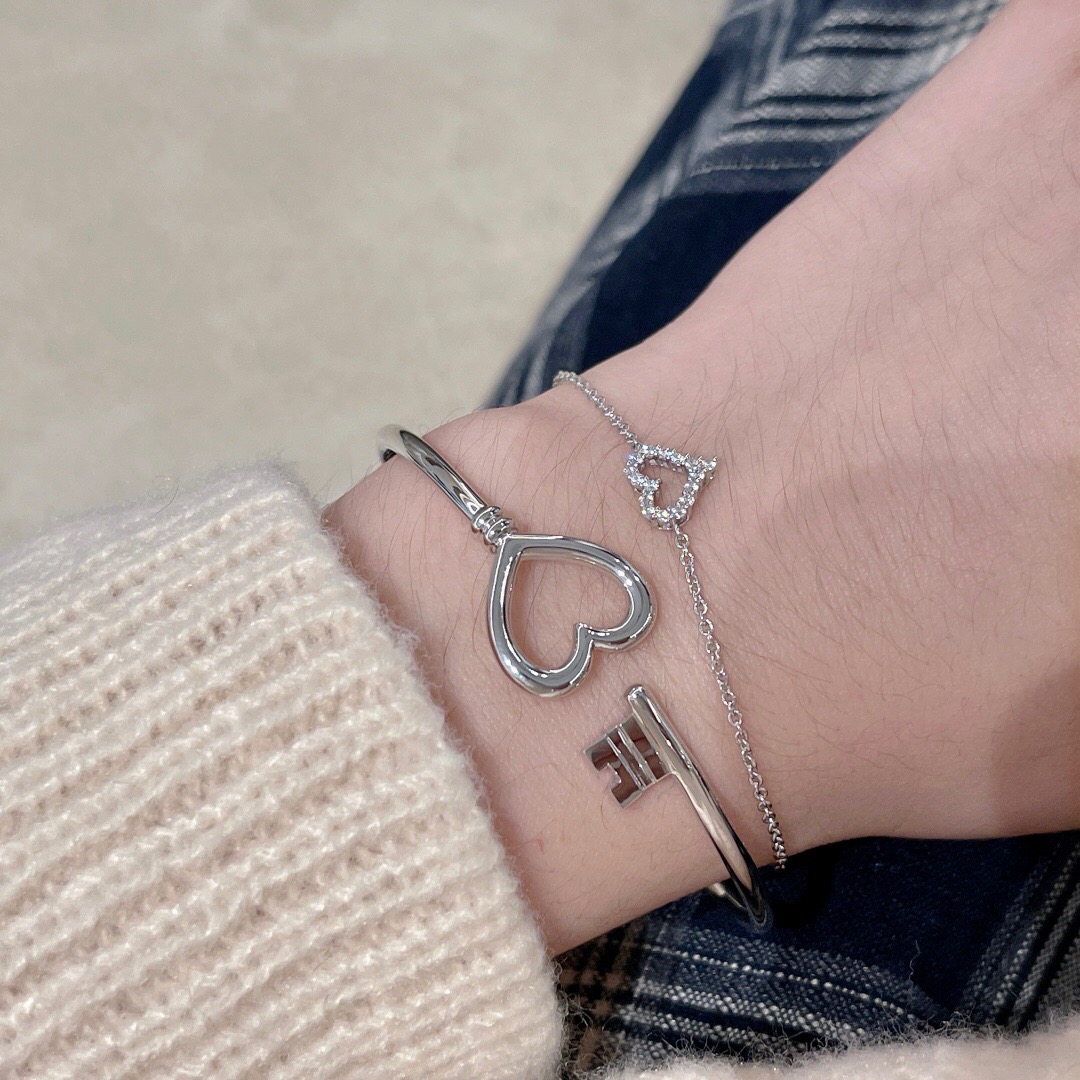 T*f*ny bracelet