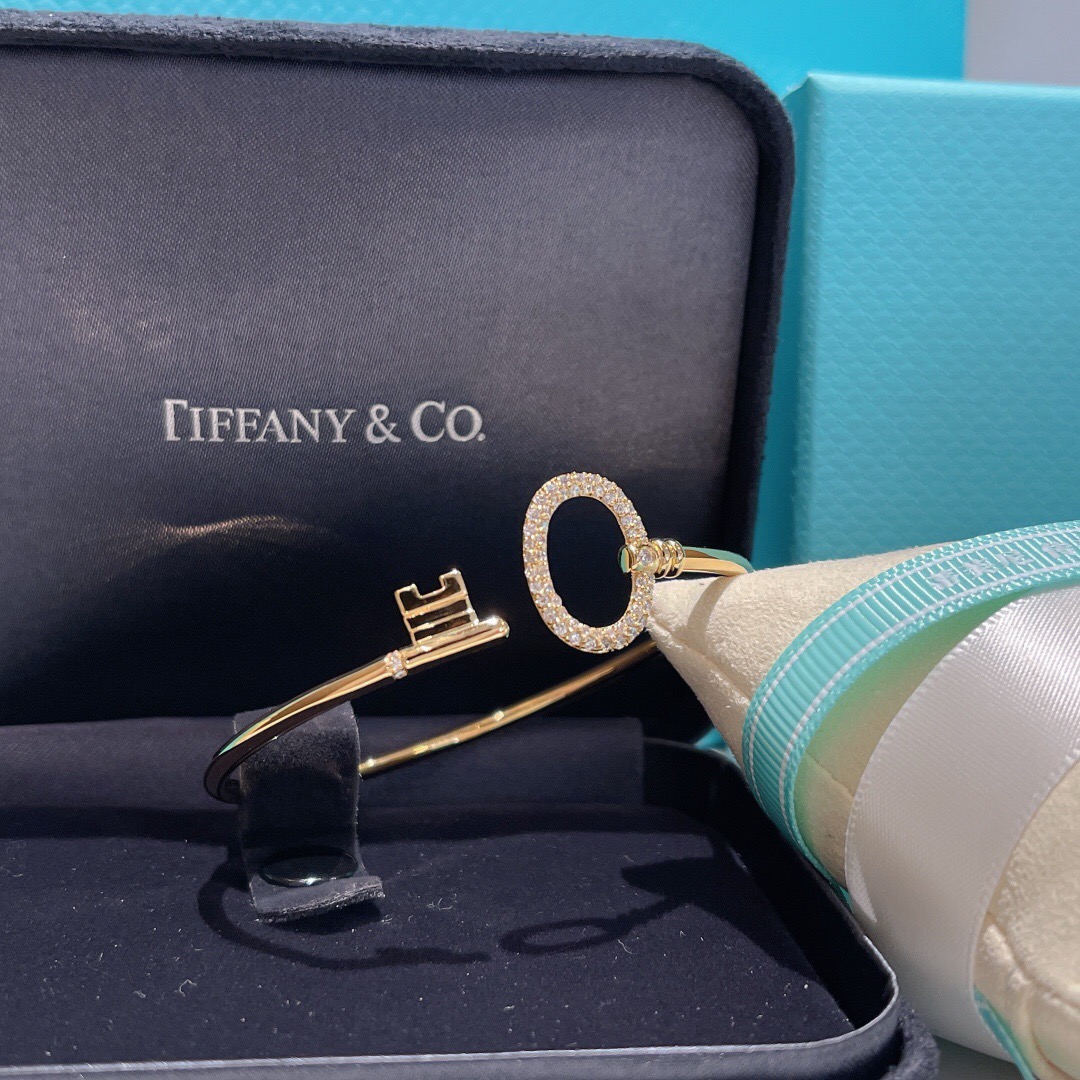T*f*ny bracelet