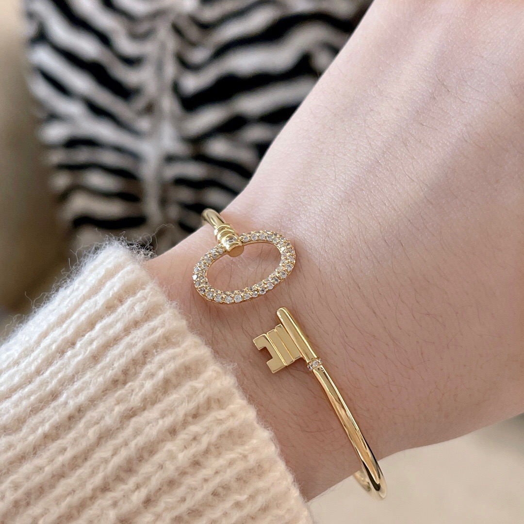 T*f*ny bracelet