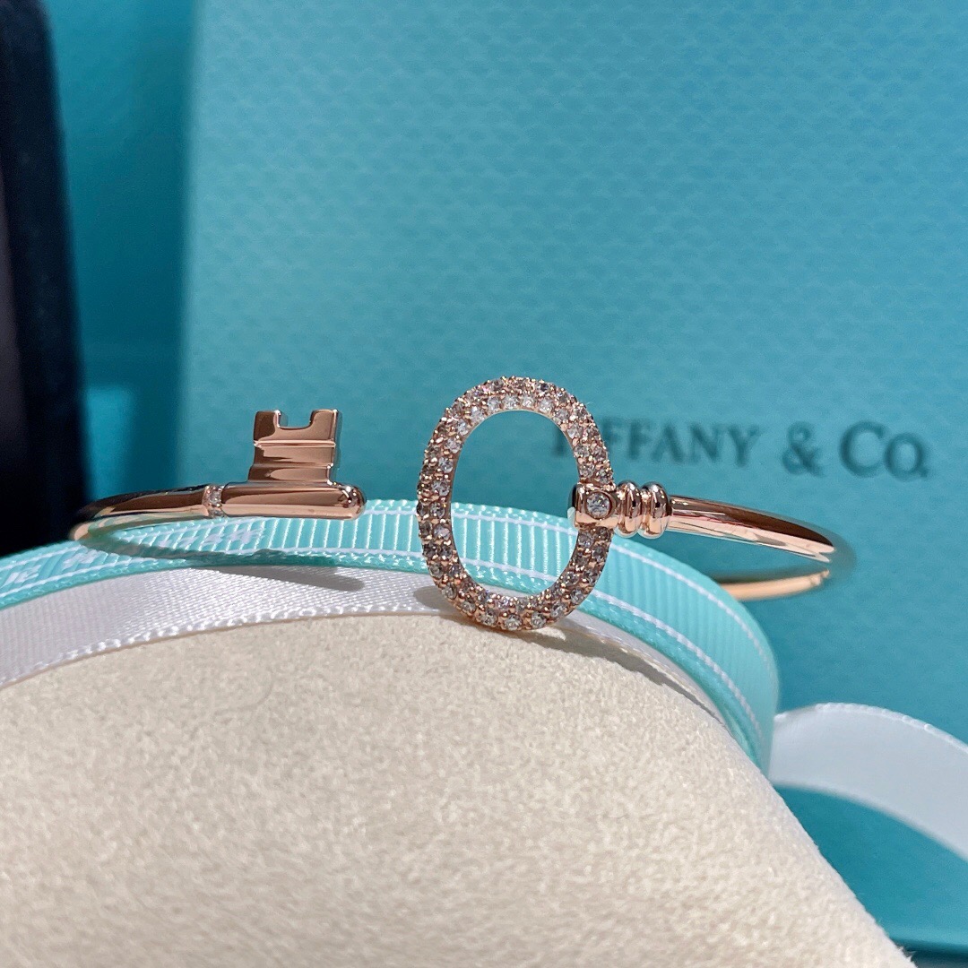 T*f*ny bracelet