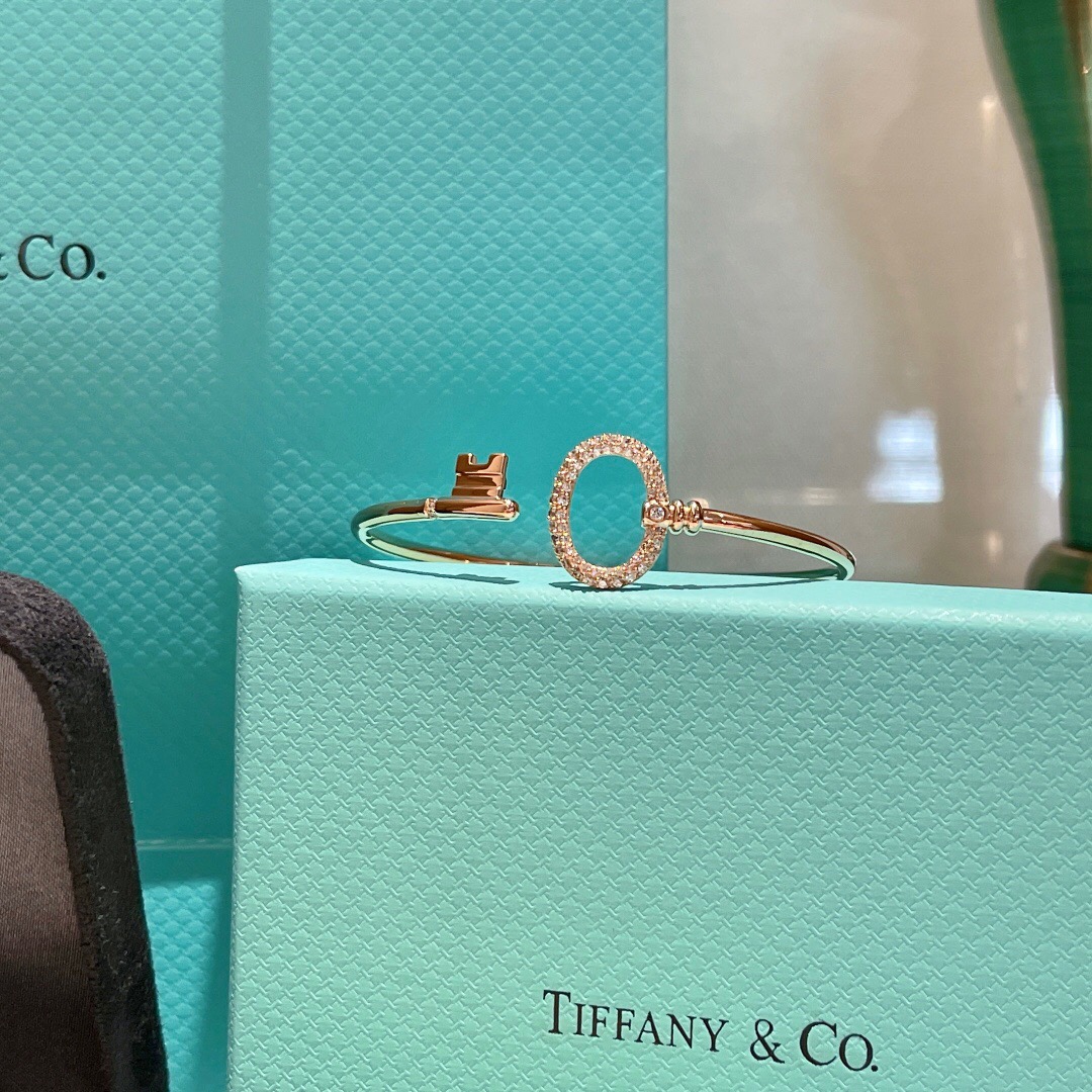 T*f*ny bracelet