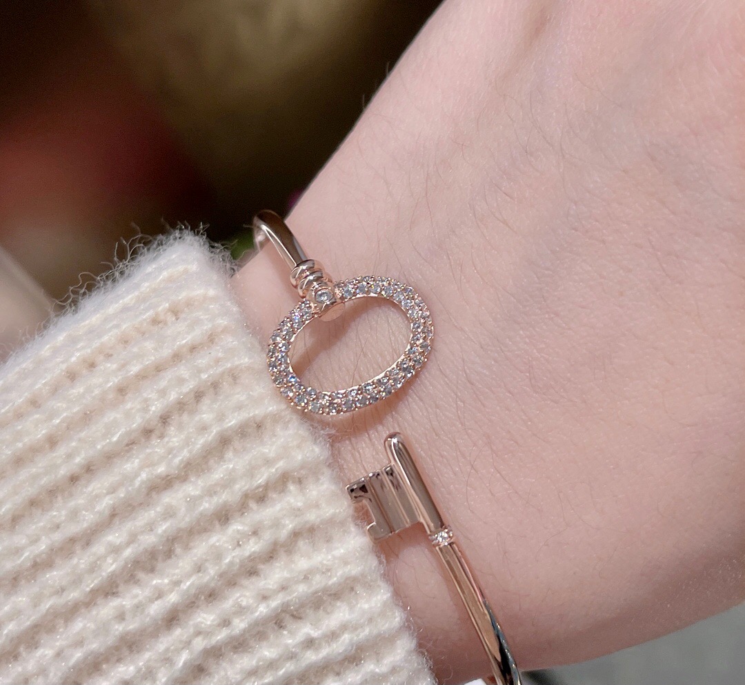 T*f*ny bracelet