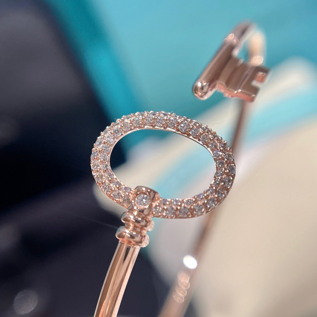 T*f*ny bracelet