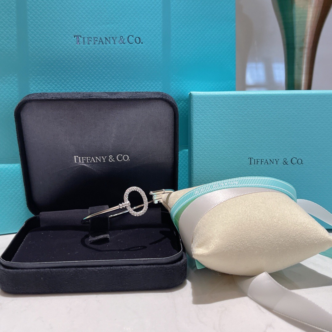 T*f*ny bracelet