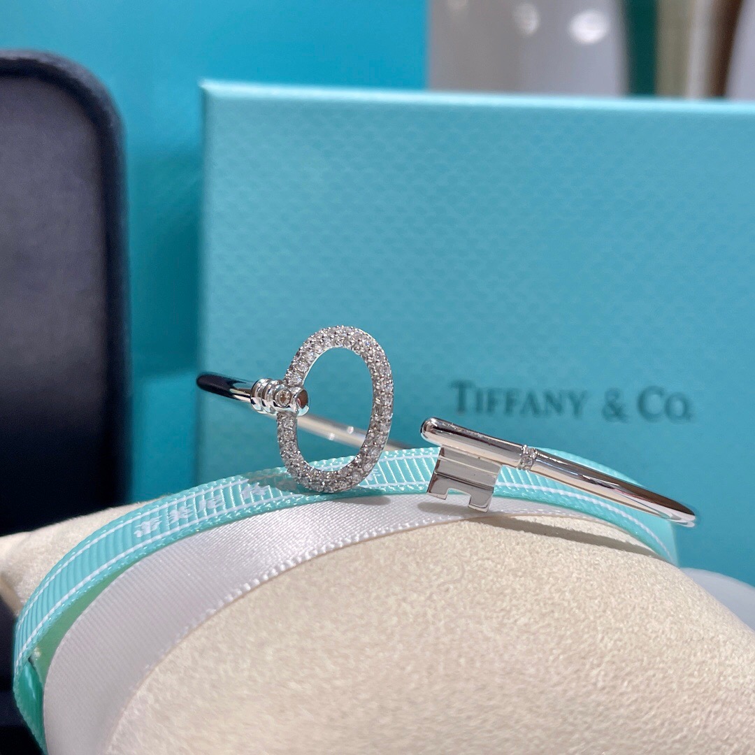 T*f*ny bracelet