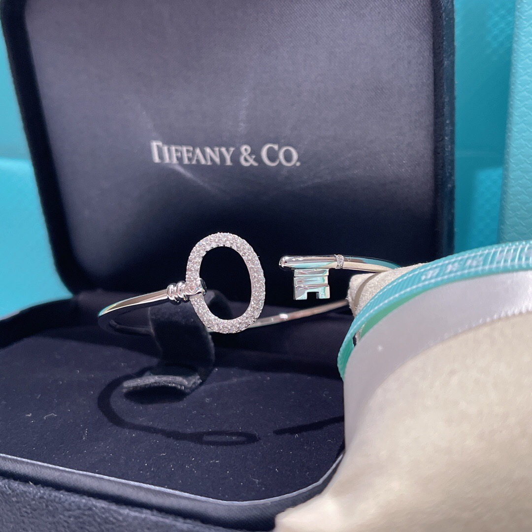 T*f*ny bracelet