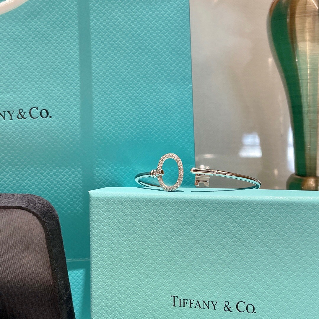 T*f*ny bracelet