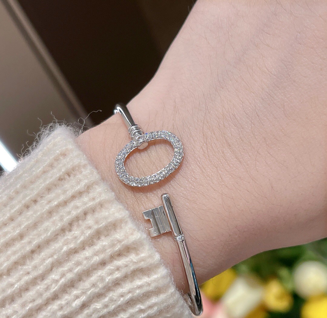 T*f*ny bracelet