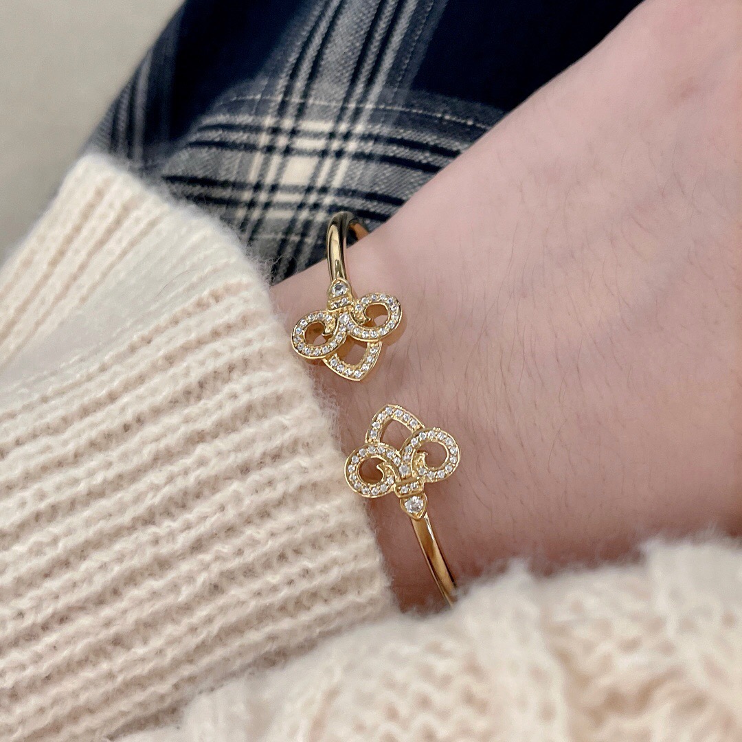 T*f*ny bracelet
