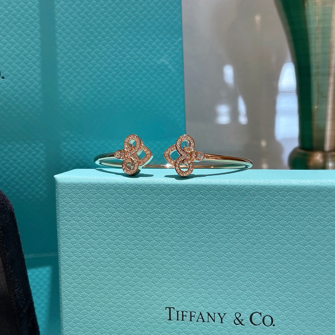 T*f*ny bracelet