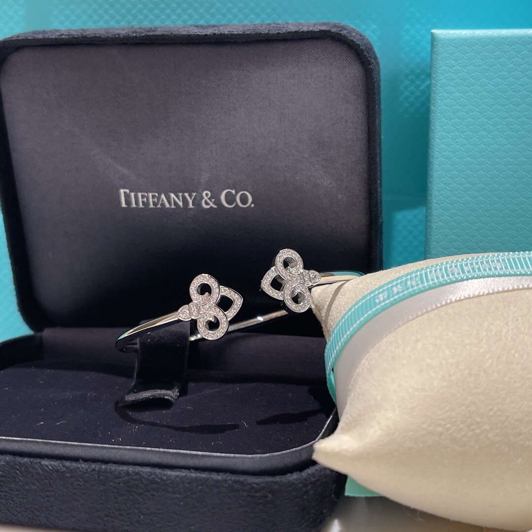 T*f*ny bracelet