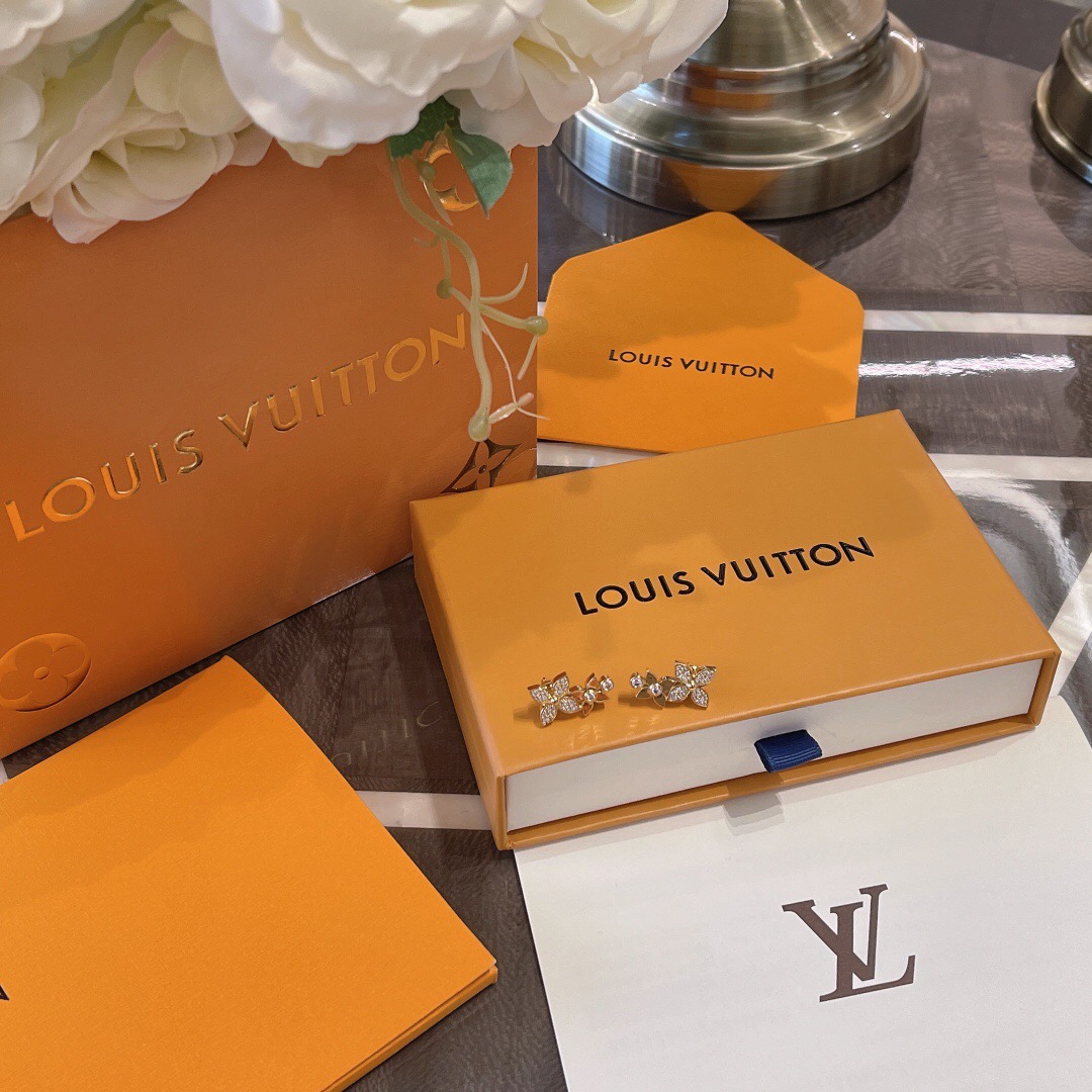 l**is V*t*n earring