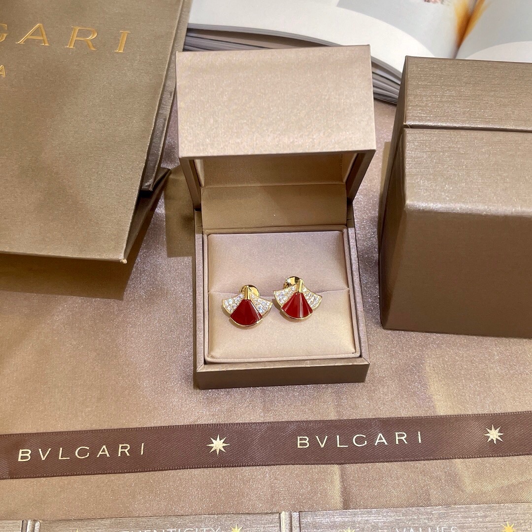 B*l*ai earring