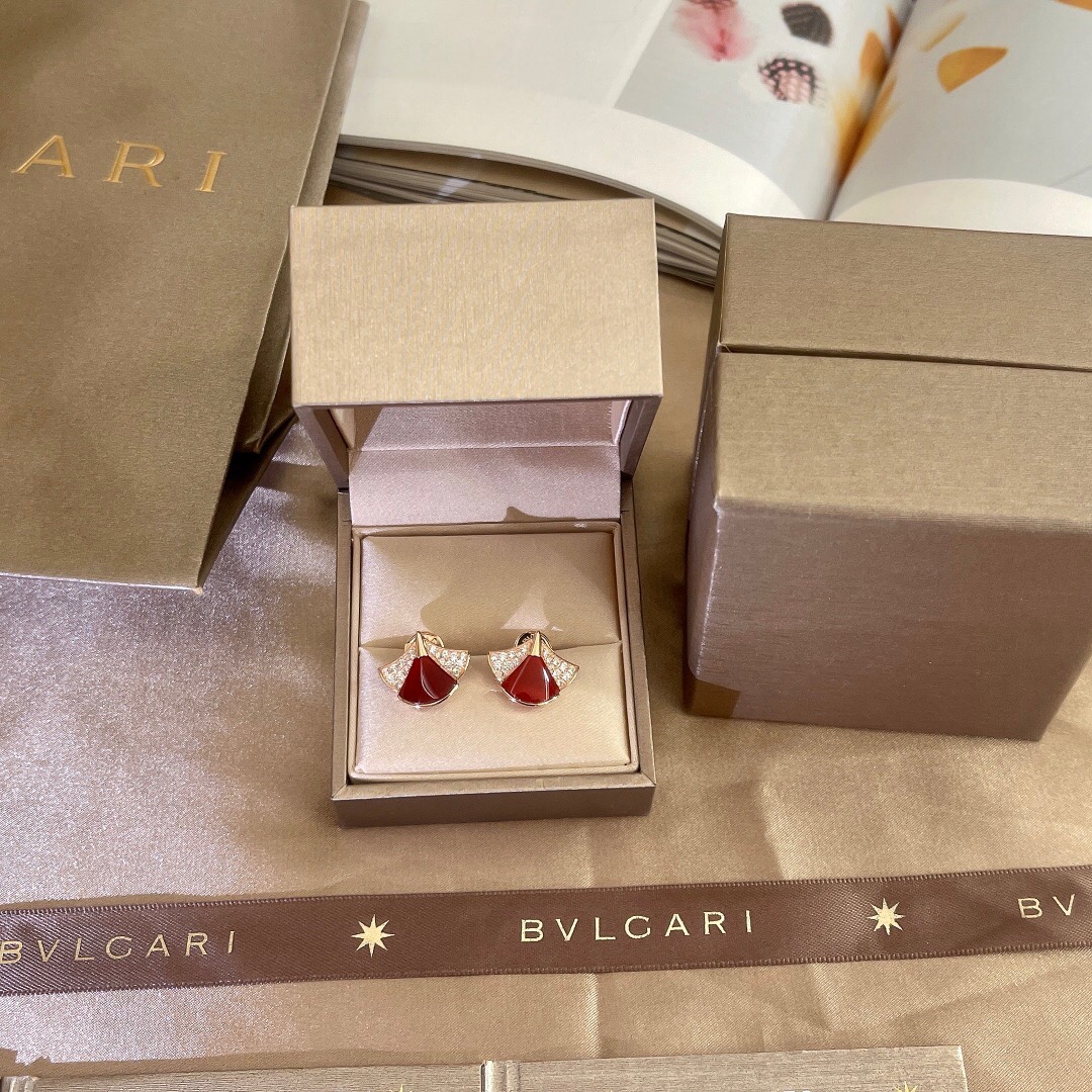 B*l*ai earring