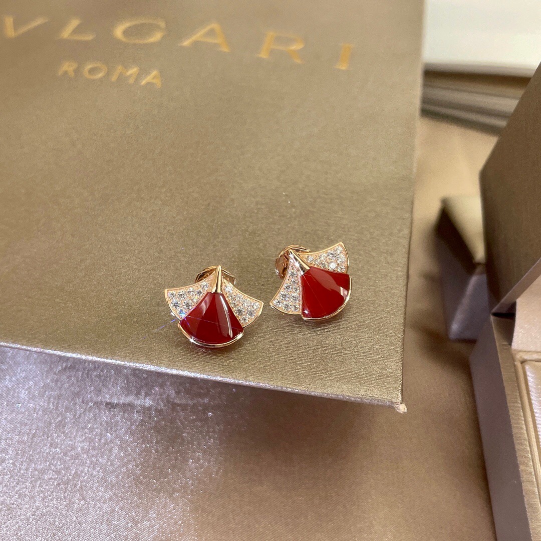 B*l*ai earring