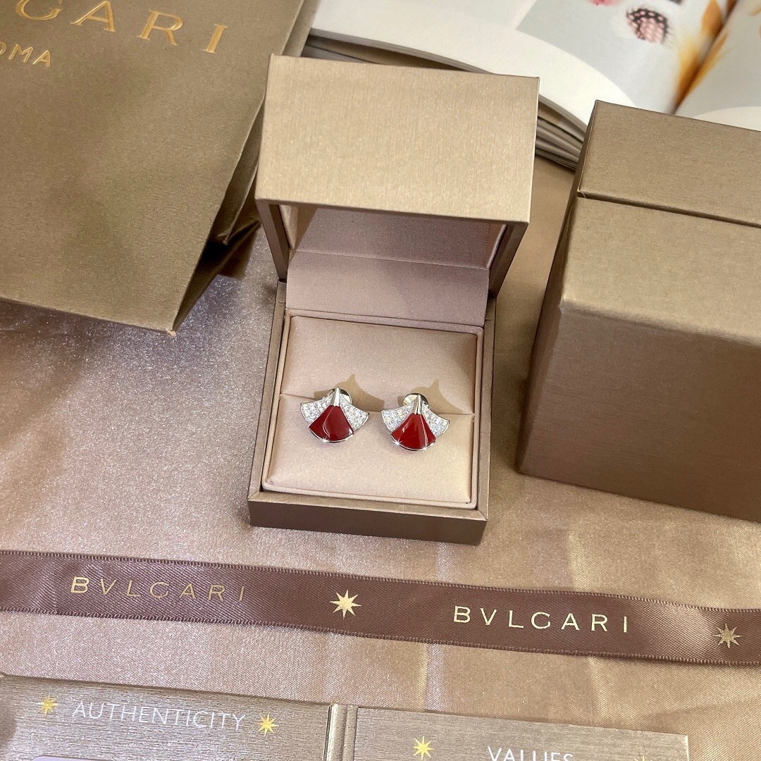 B*l*ai earring