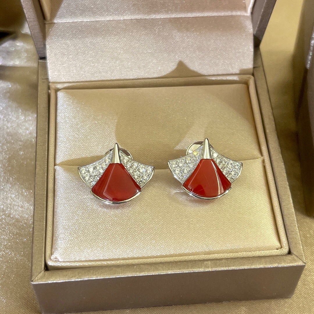 B*l*ai earring
