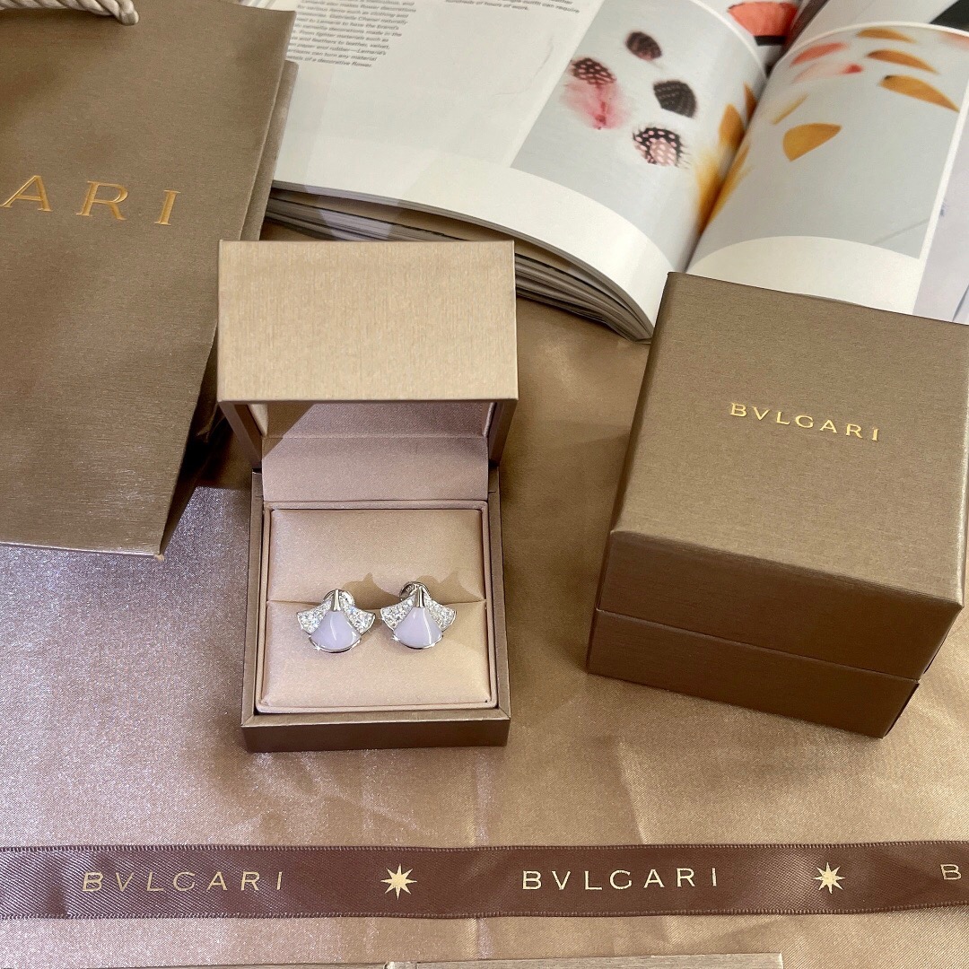 B*l*ai earring