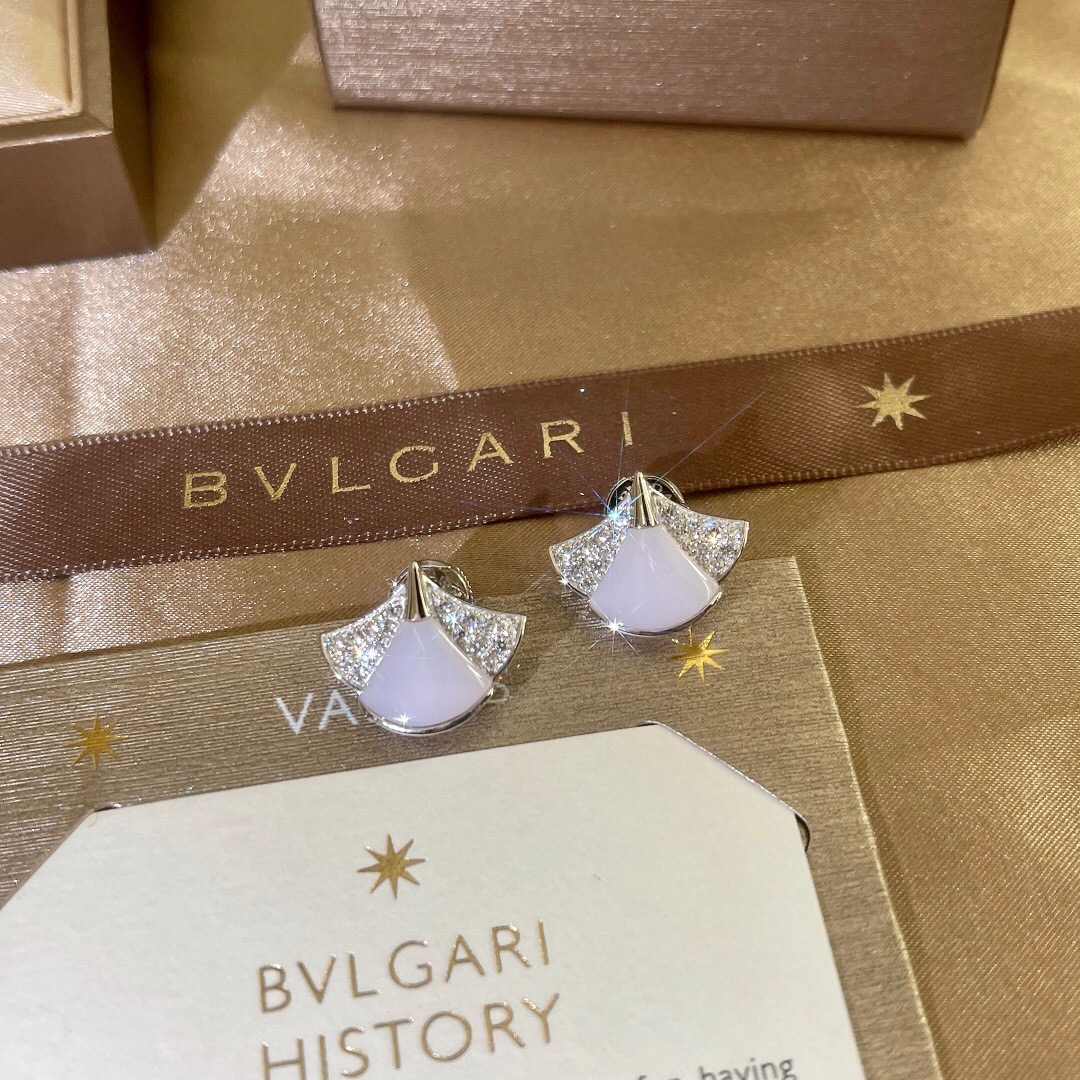 B*l*ai earring