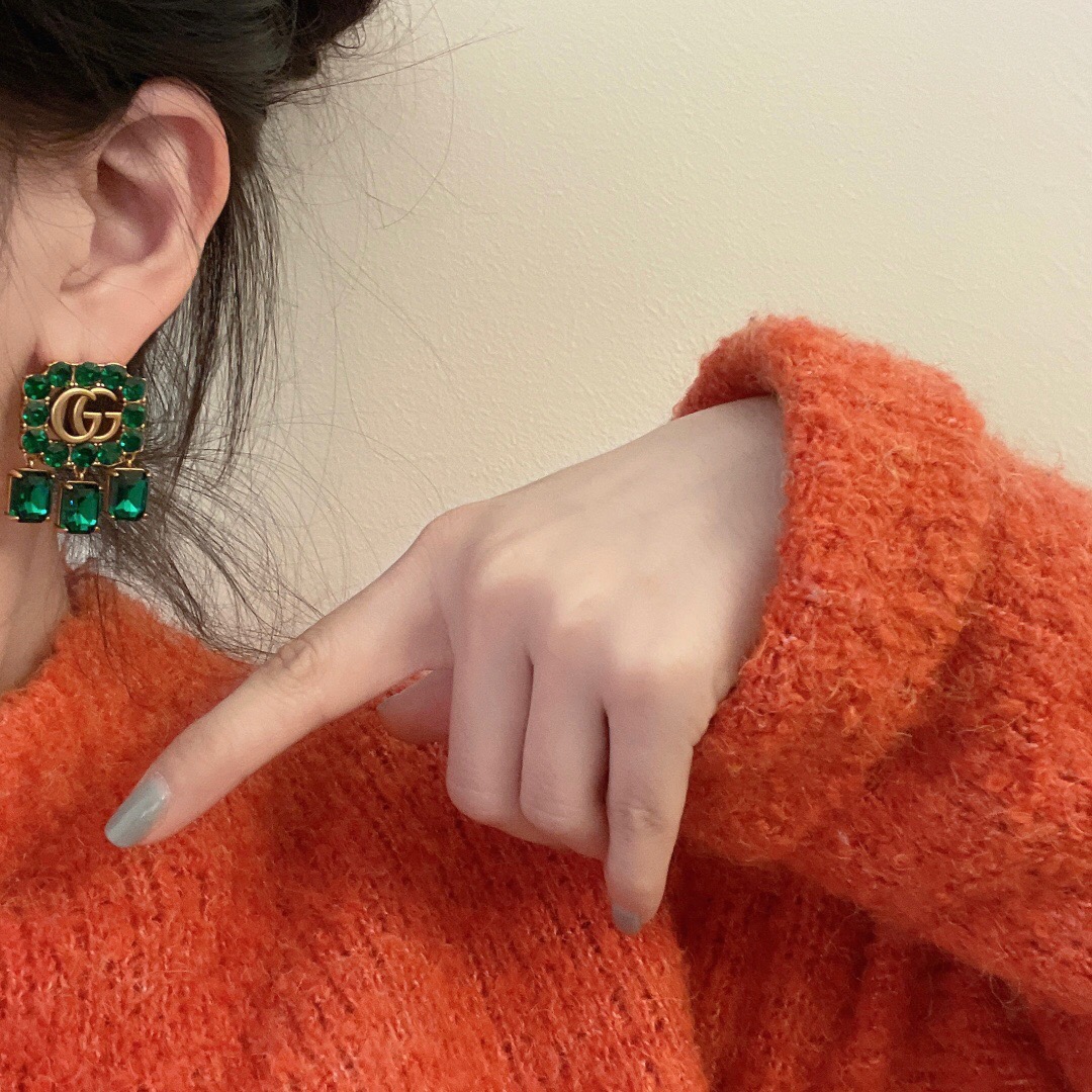 G*u*i earring