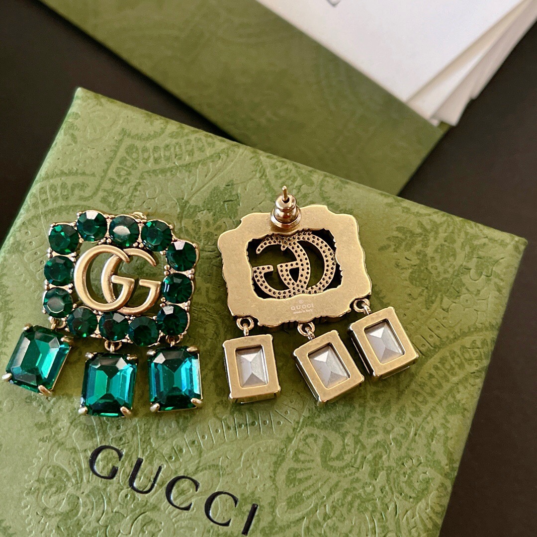 G*u*i earring