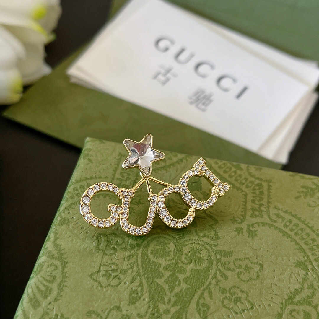 G*u*i earring