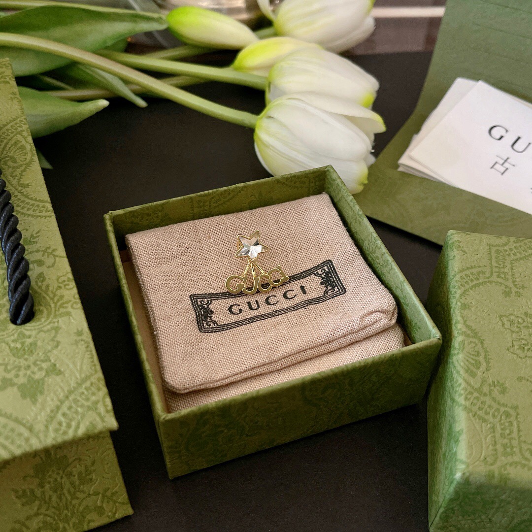 G*u*i earring