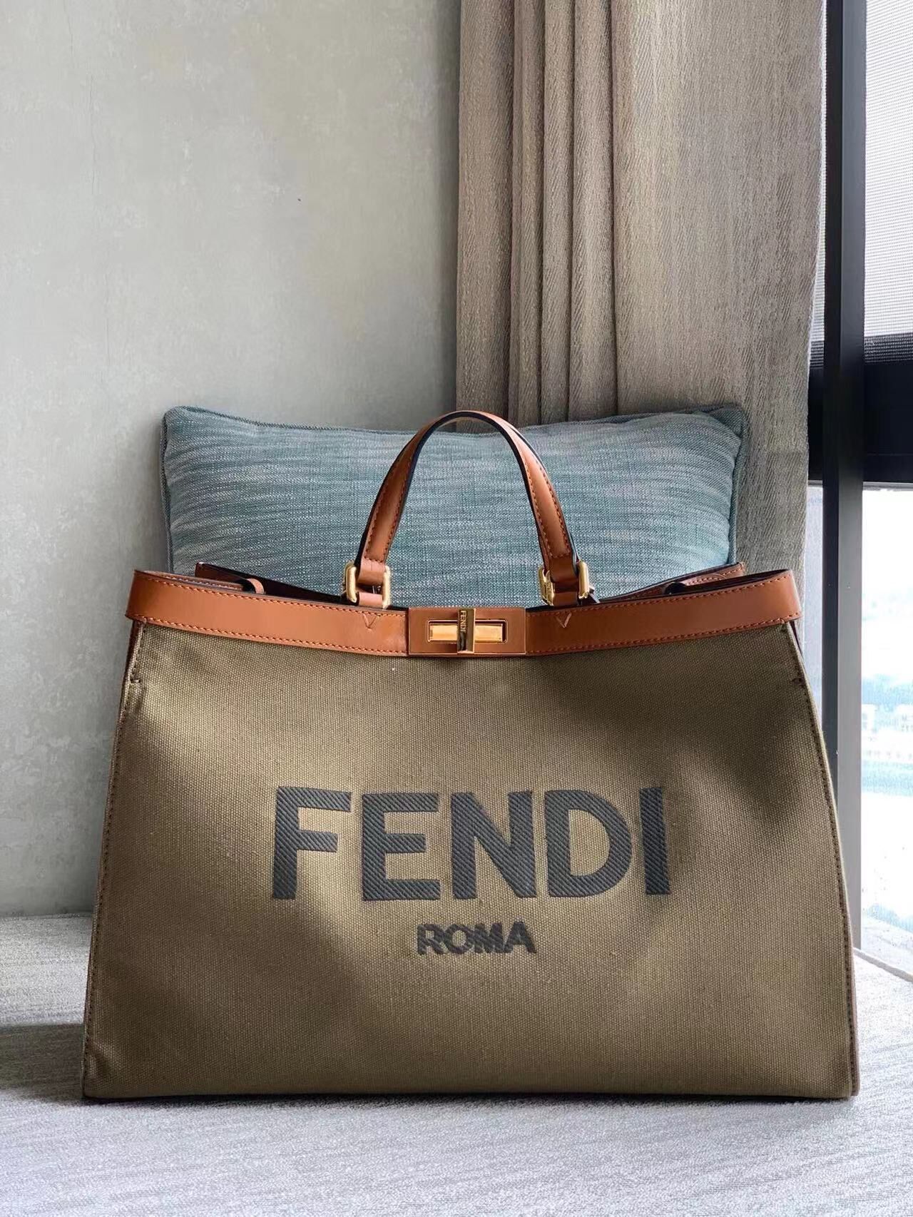 F**di tote