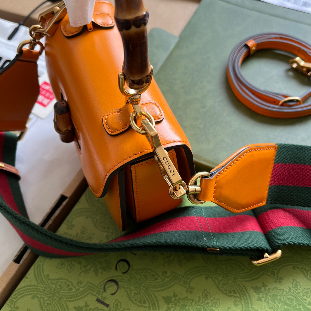 G*u*i bamboo handle bag