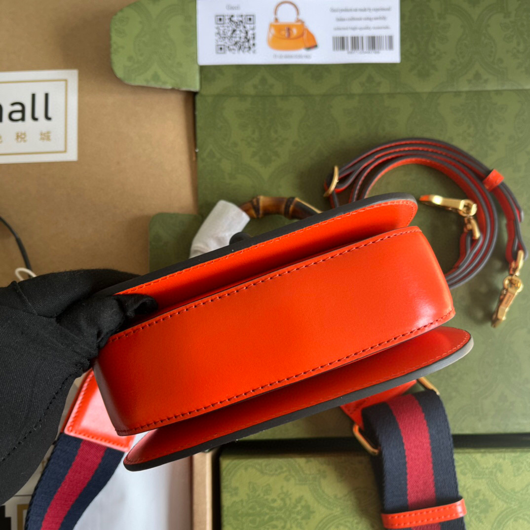 G*u*i bamboo handle bag