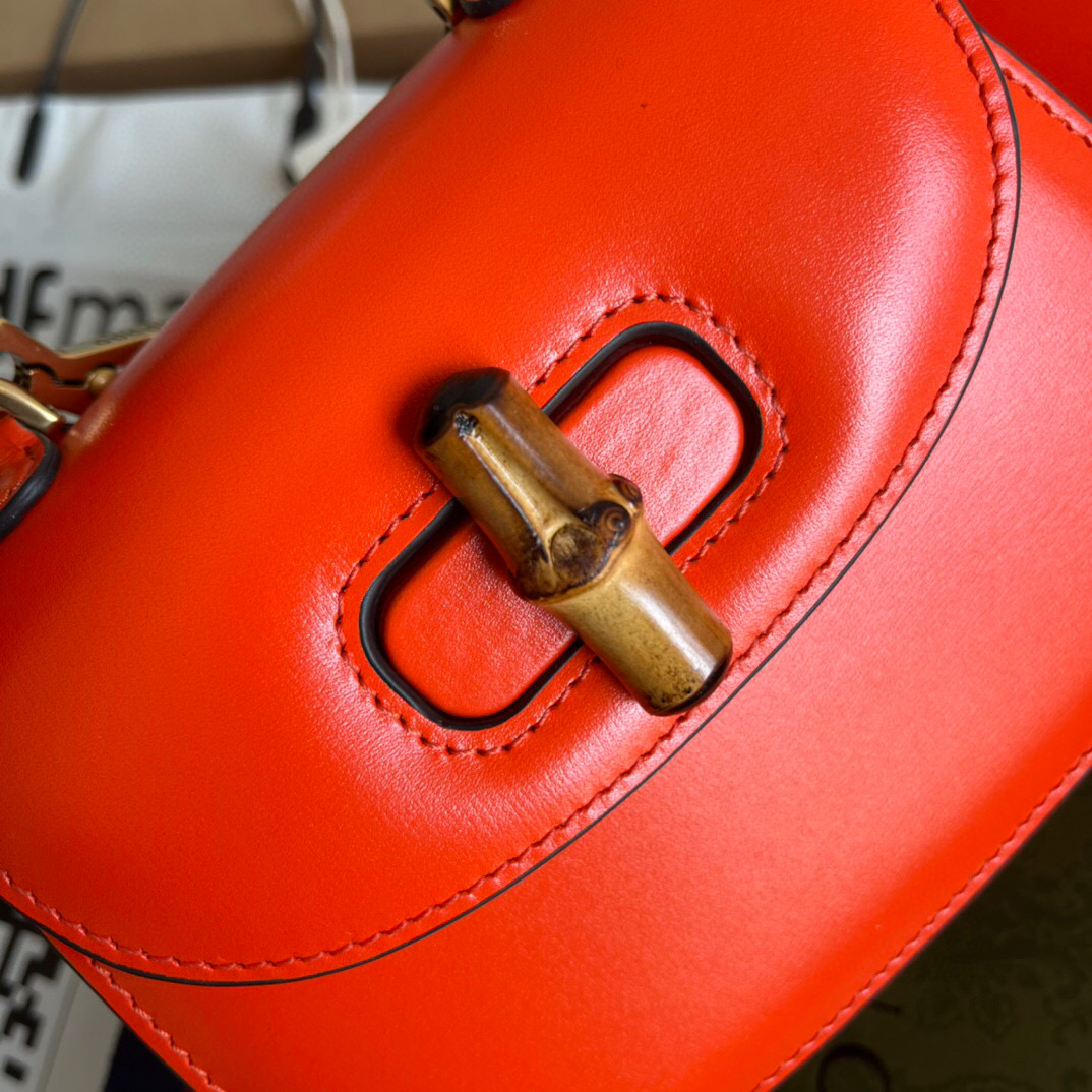 G*u*i bamboo handle bag