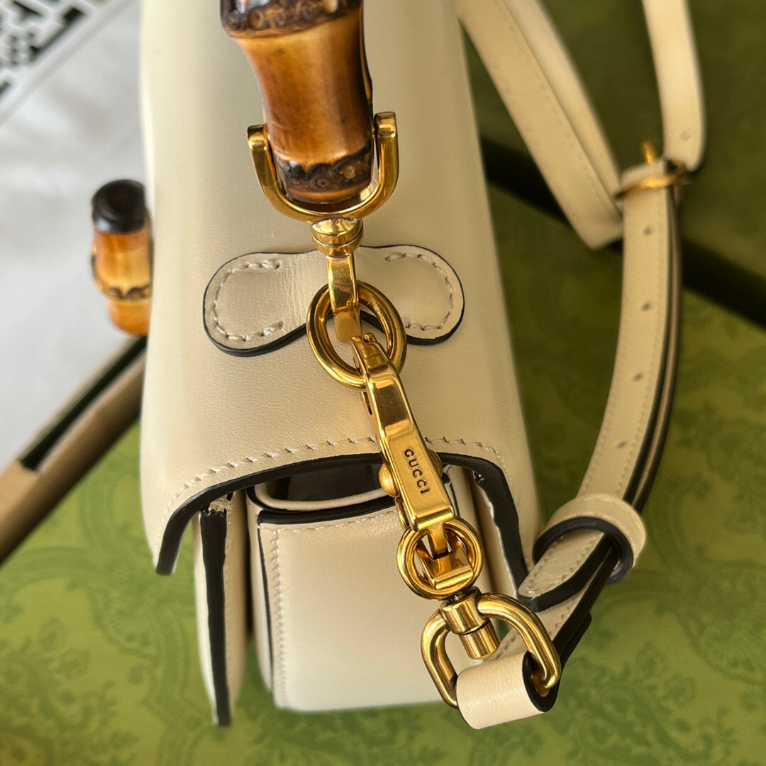 G*u*i bamboo handle bag