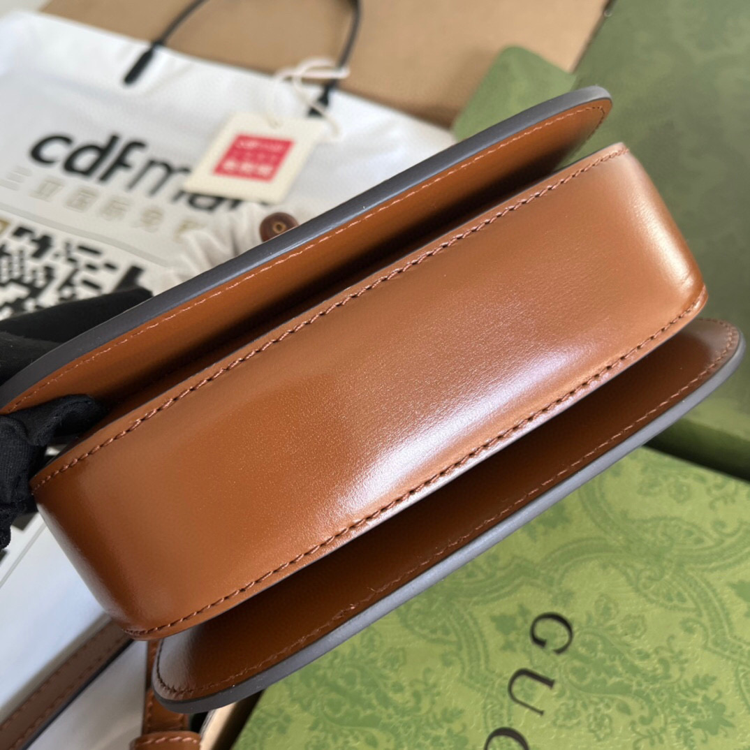 G*u*i bamboo handle bag