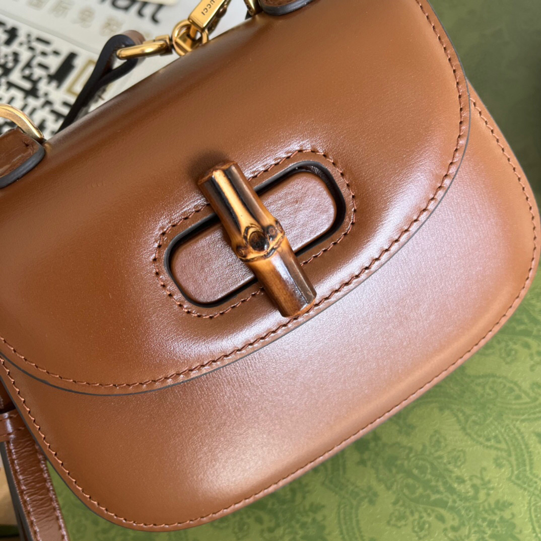 G*u*i bamboo handle bag