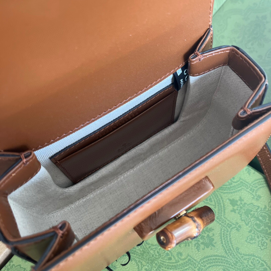 G*u*i bamboo handle bag