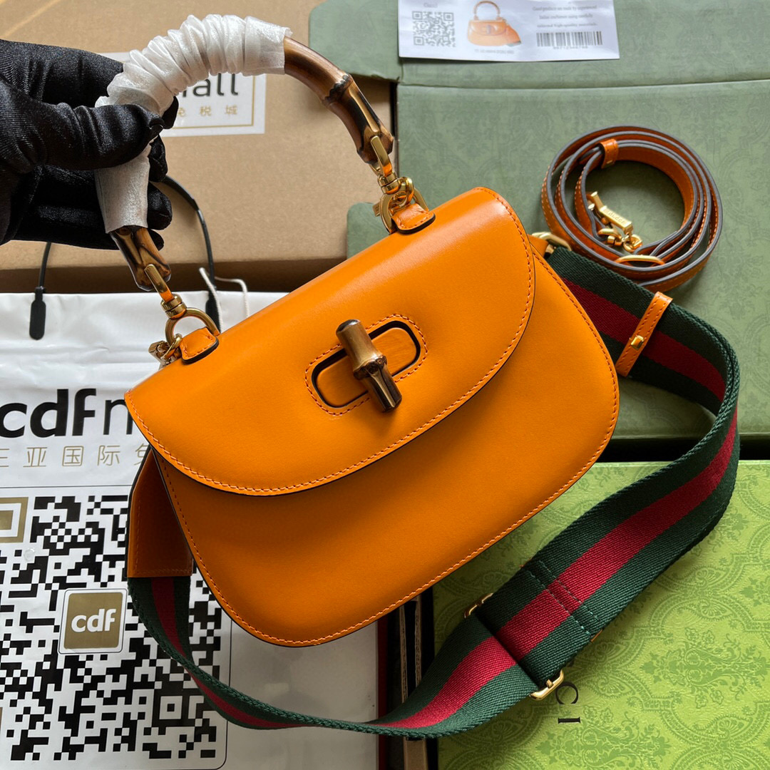 G*u*i bamboo handle bag