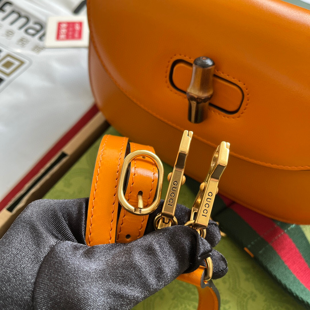 G*u*i bamboo handle bag