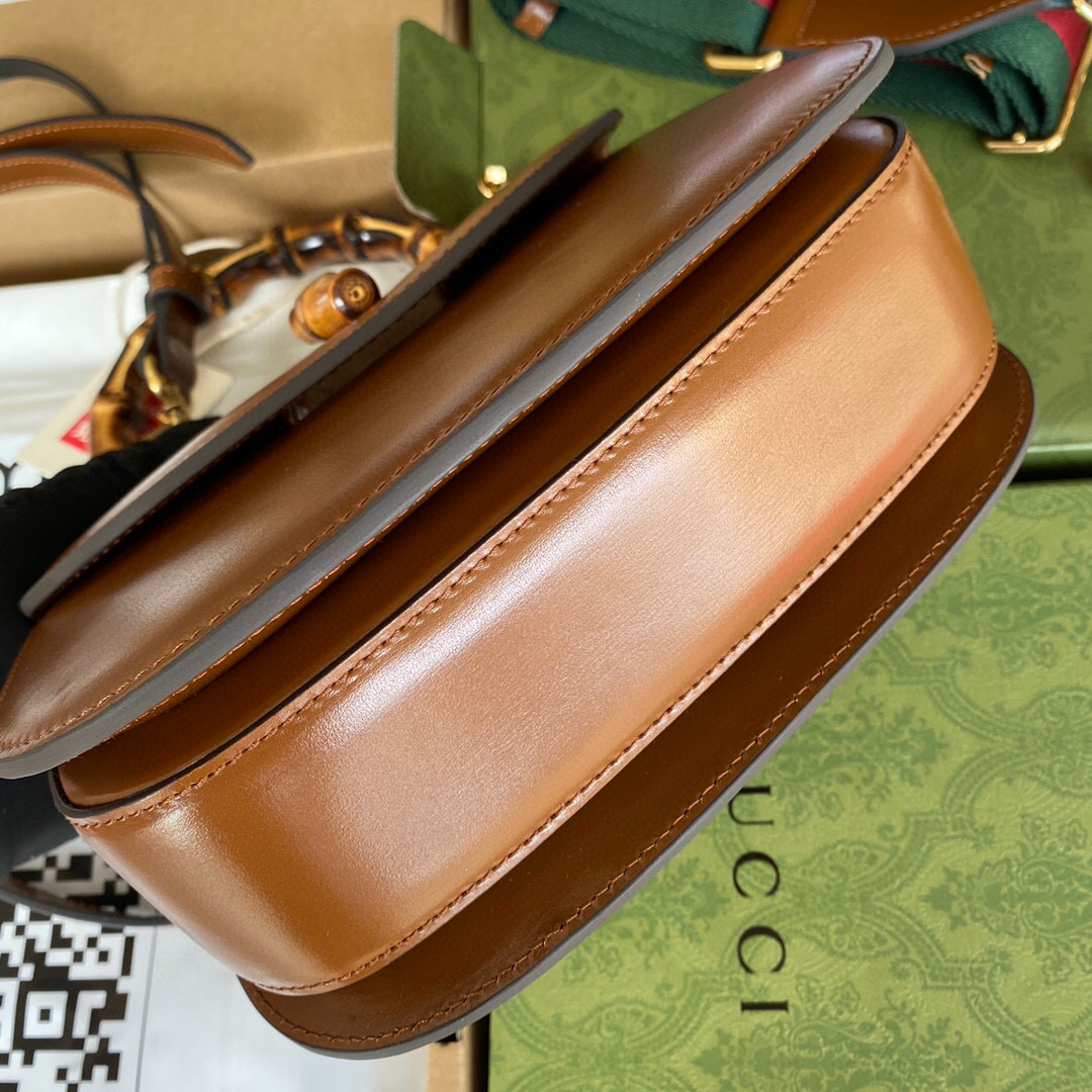 G*u*i bamboo handle bag
