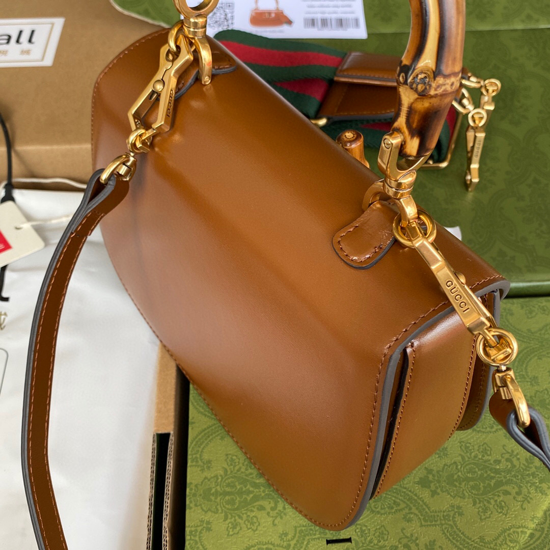 G*u*i bamboo handle bag