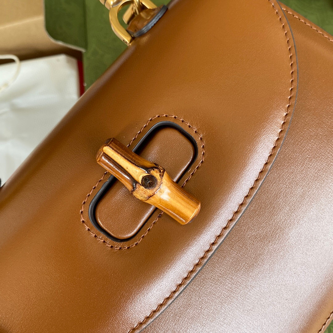 G*u*i bamboo handle bag