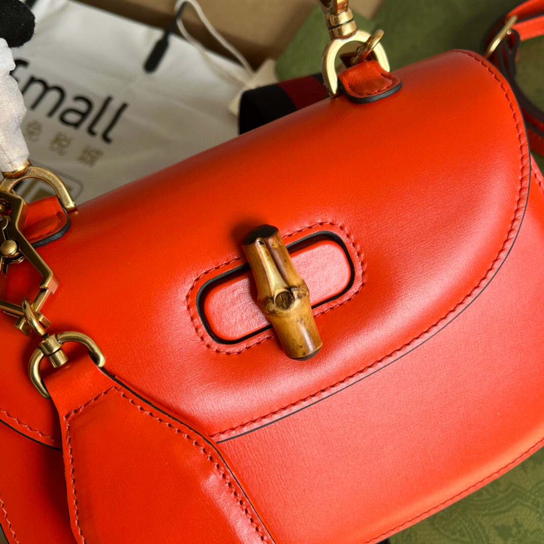 G*u*i bamboo handle bag