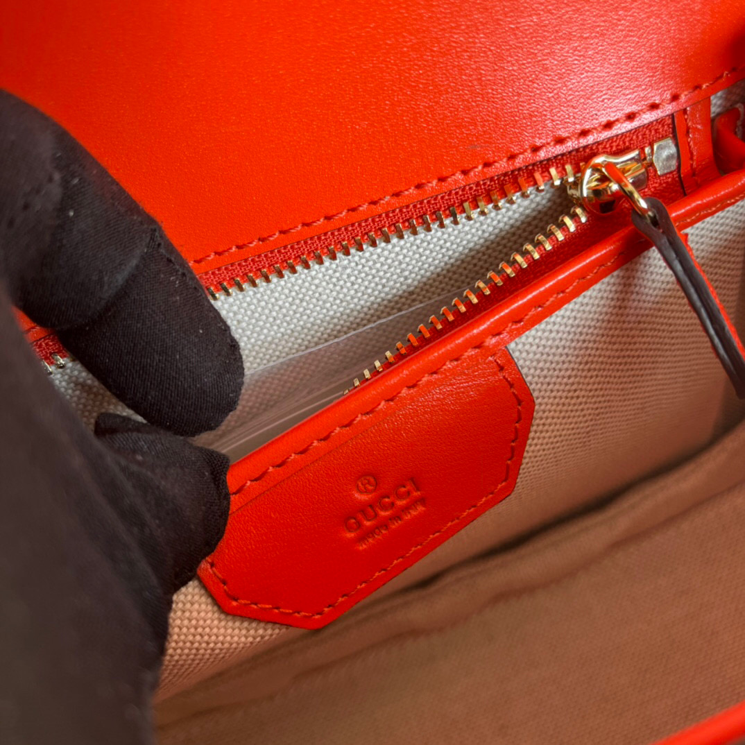 G*u*i bamboo handle bag