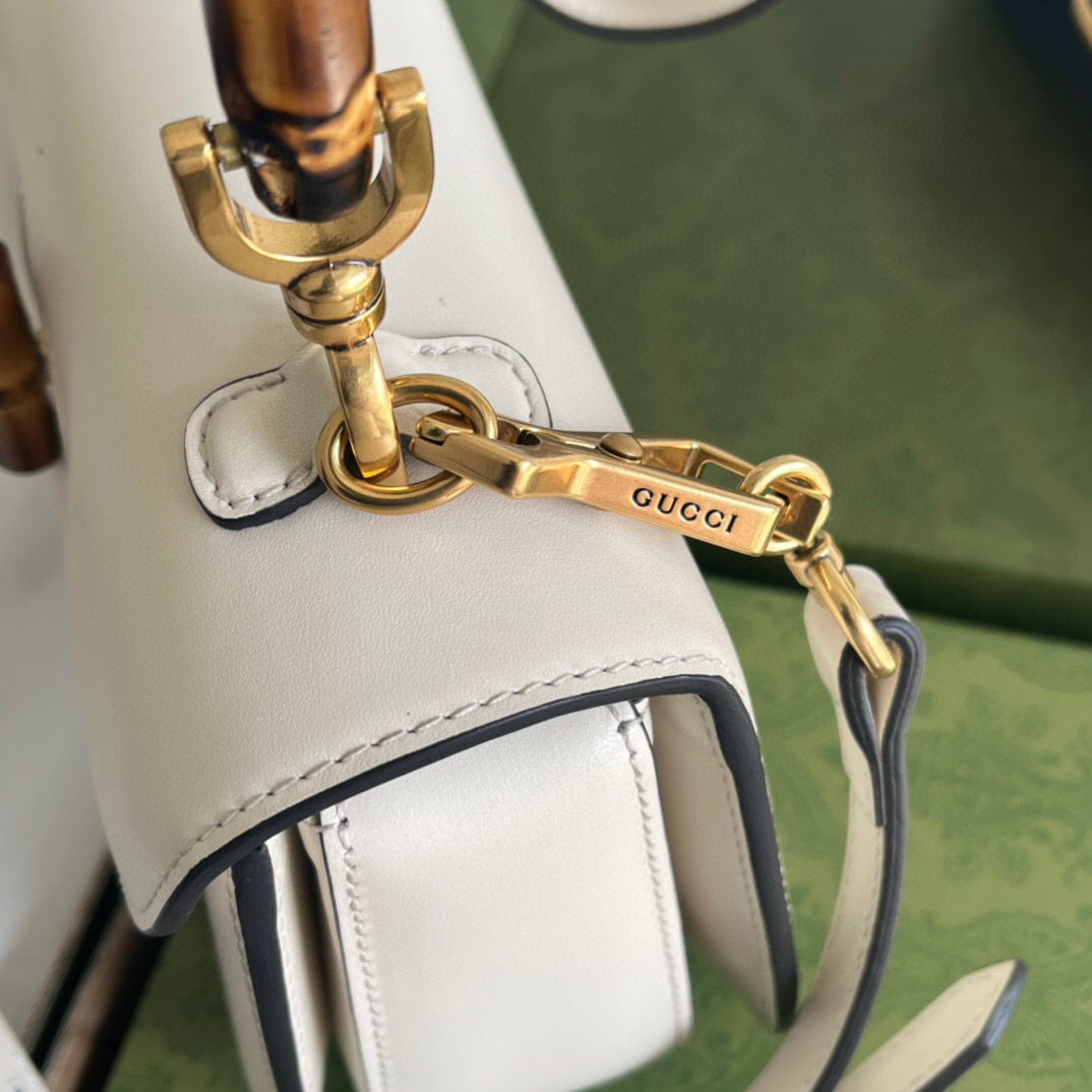 G*u*i bamboo handle bag