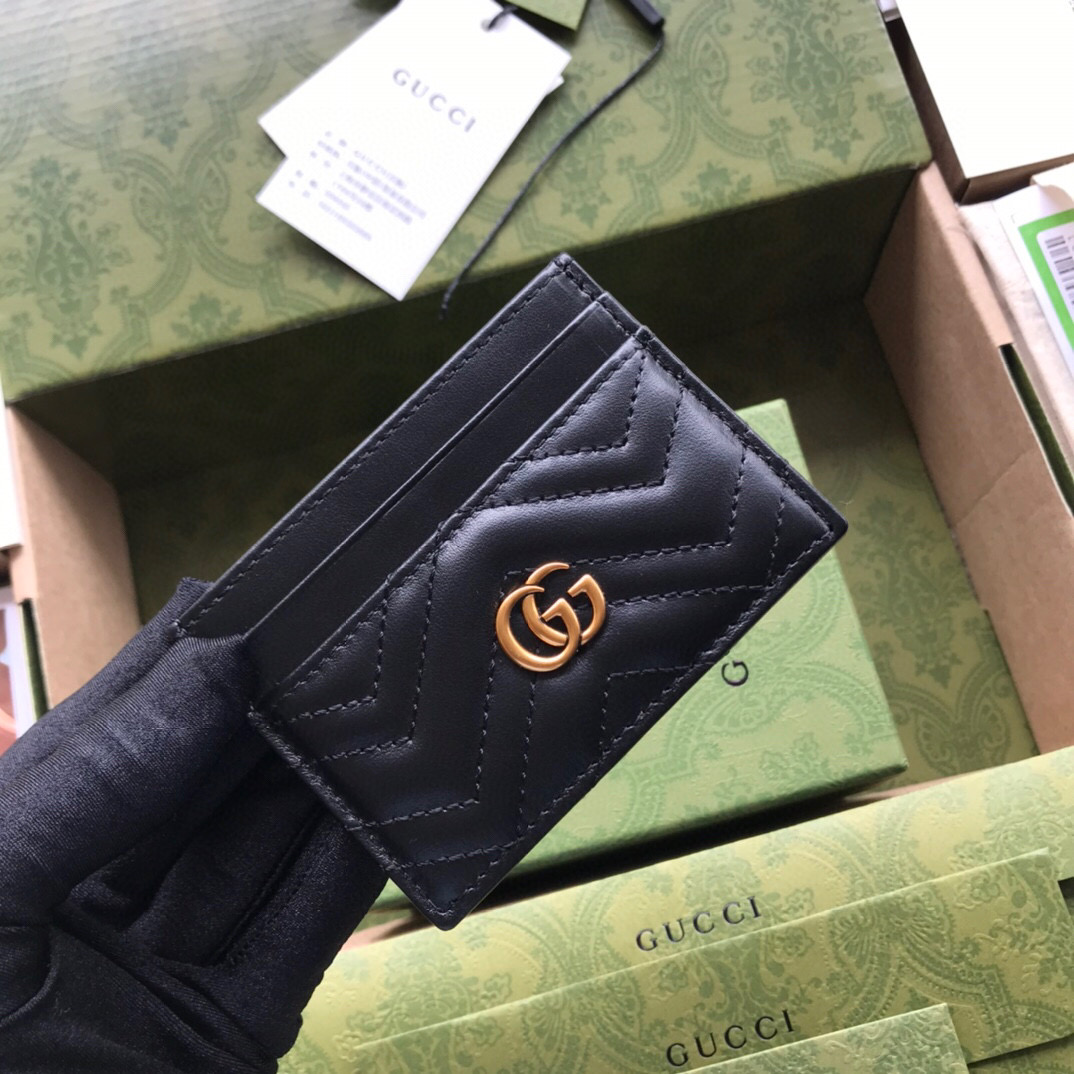 G*u*i card holder