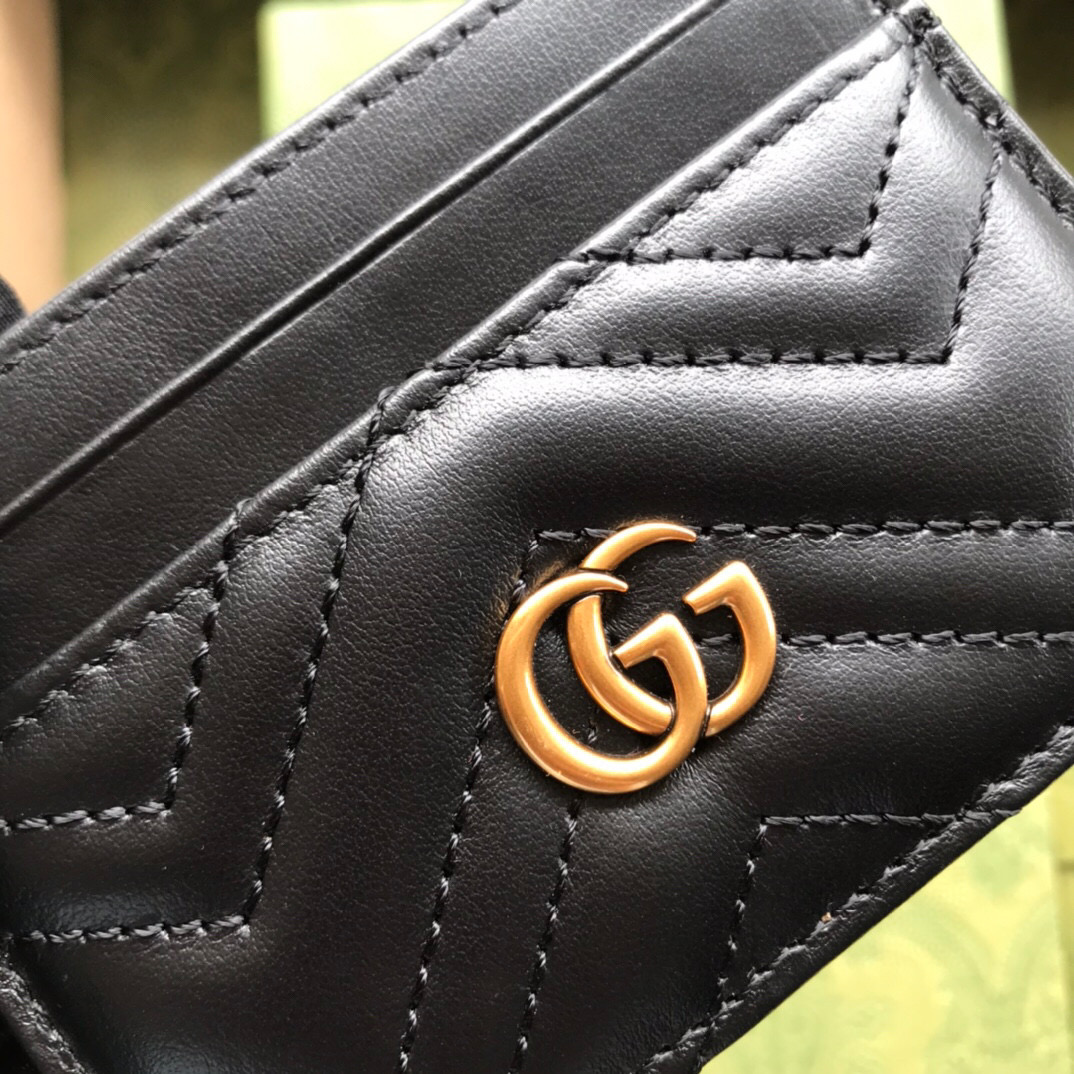 G*u*i card holder