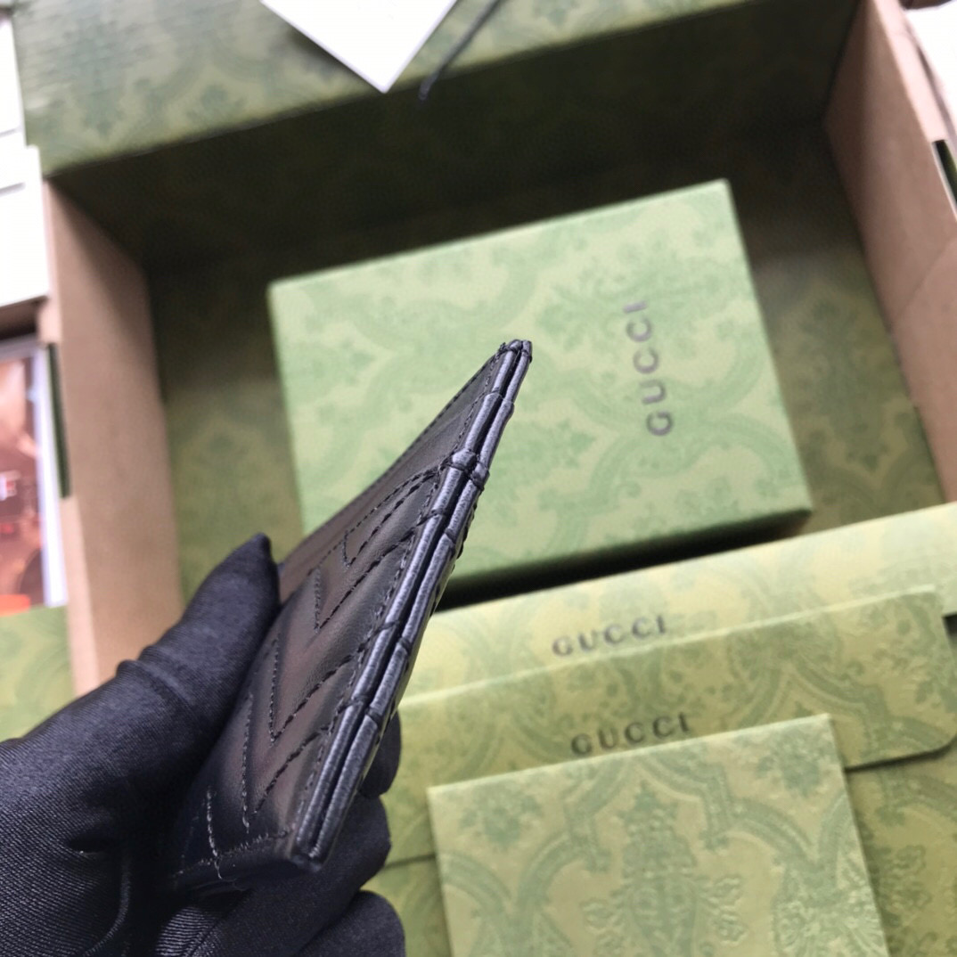G*u*i card holder
