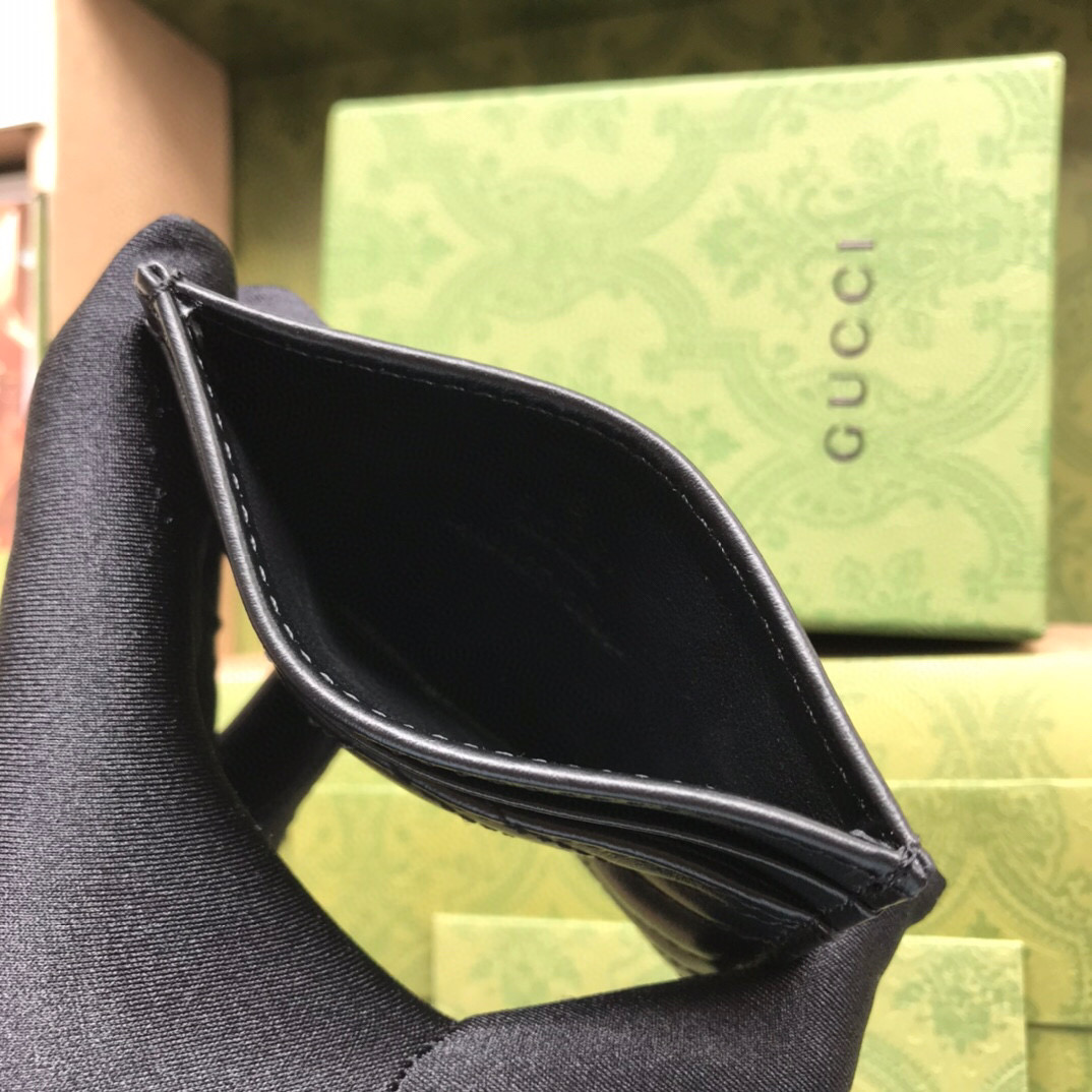 G*u*i card holder
