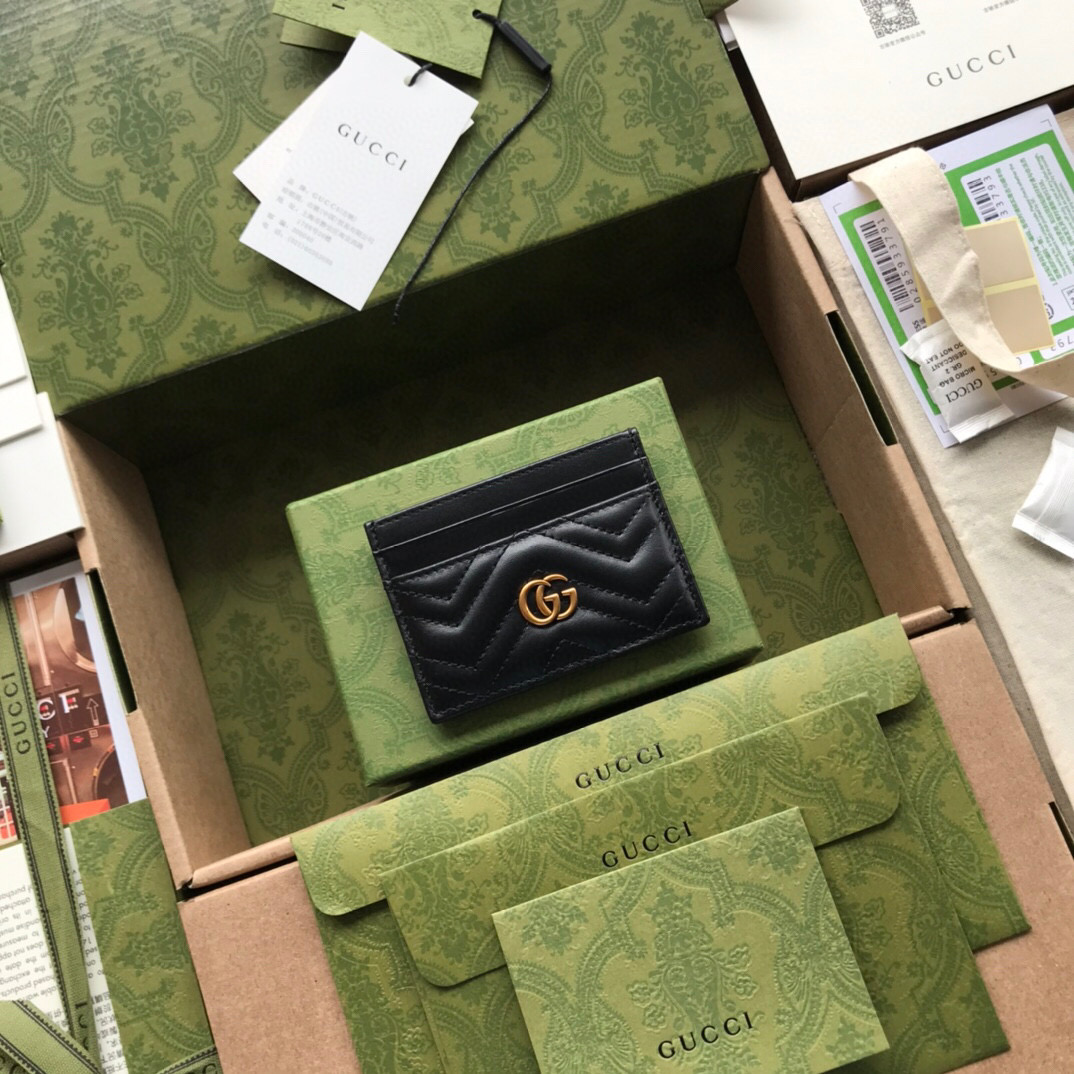 G*u*i card holder